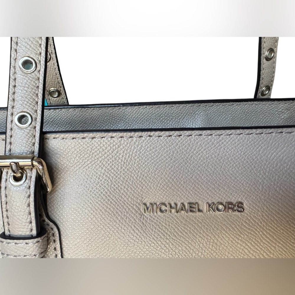 Michael Kors Voyager Medium Crossgrain Leather Tote Bag - Picture 13 of 14